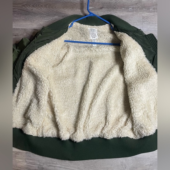 Tilly’s Sherpa lined bomber - Picture 5 of 11